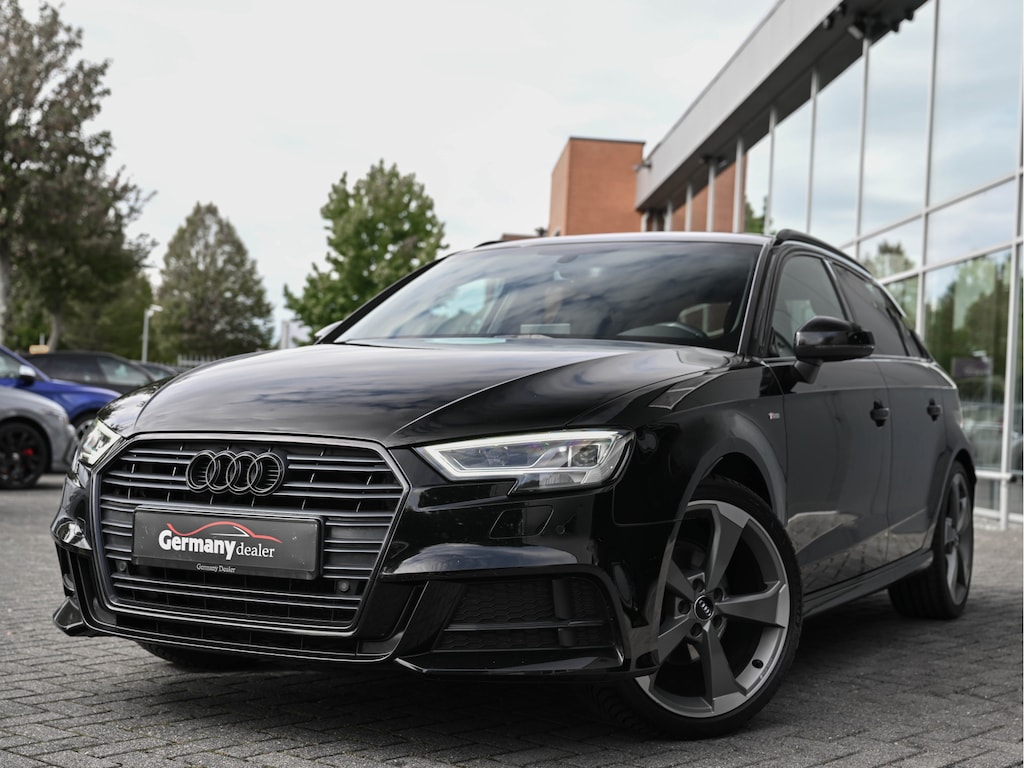 Audi A3 Sportback 1.5TFSI S-Line Black optic 18-Inch Navi Afgevlakt RS-Stuur Priveglas H-Leder
