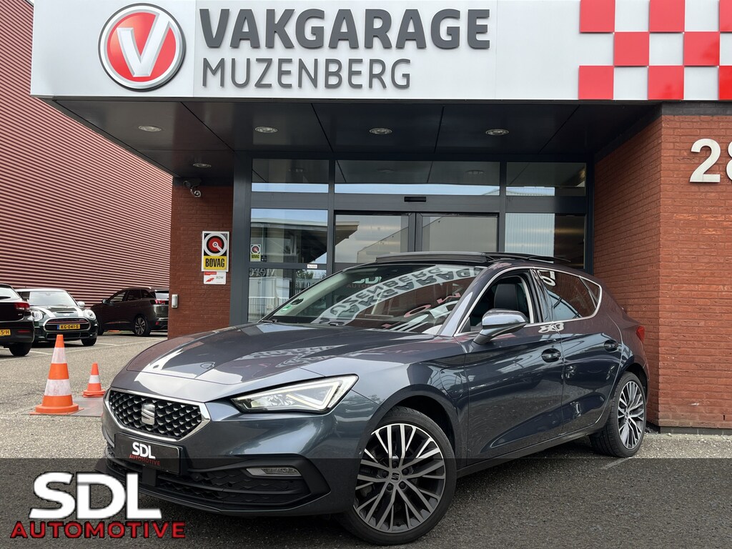 SEAT Leon 1.4 TSI eHybrid PHEV Xcellence // SCHUIF - KANTEL DAK // NAVI // CAMERA // MEMORY SEATS // DODEN HOEK SENSOR //