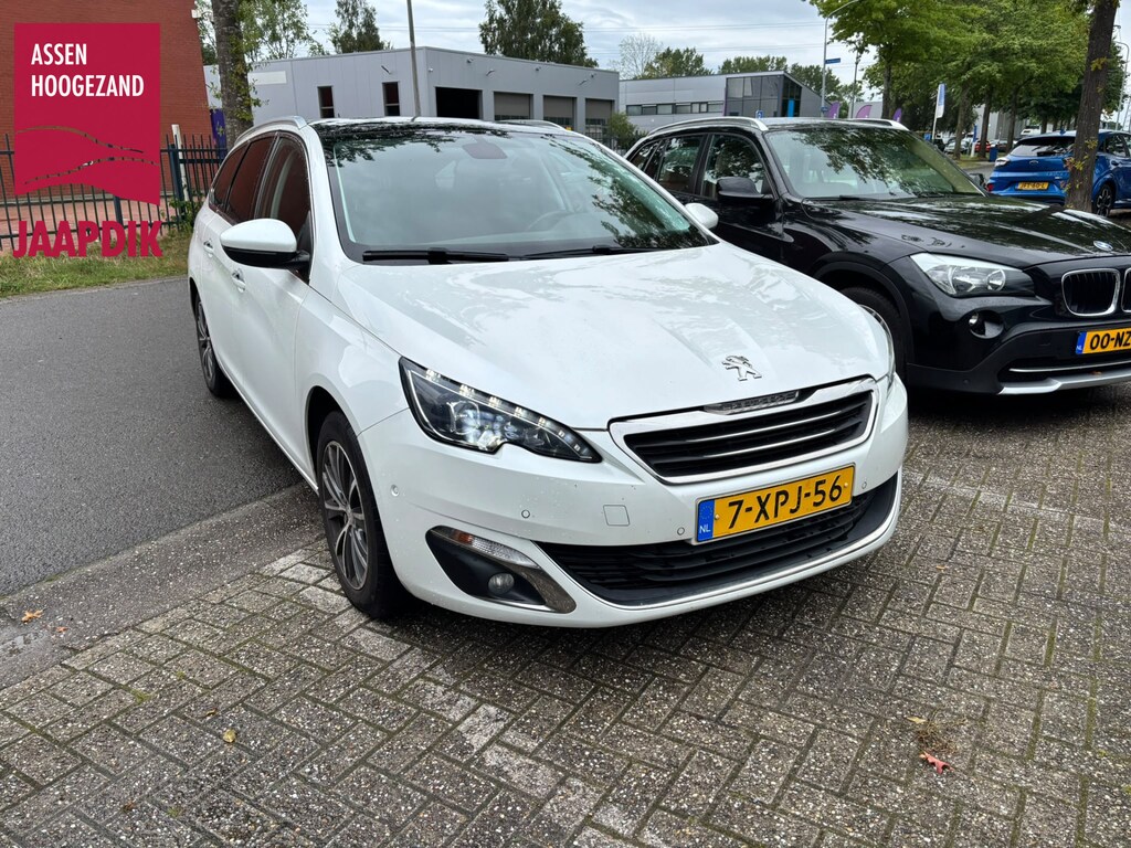 Peugeot 308 SW BWJ 2014 1.2 131 PK e-THP Allure AUTOMAAT | TREKHAAK | KEYLESS | NAVI | CLIMA | CRUISE | CAMERA | STOELVERW. | STOELMASSAGE | FULL LED | LMV | PDC