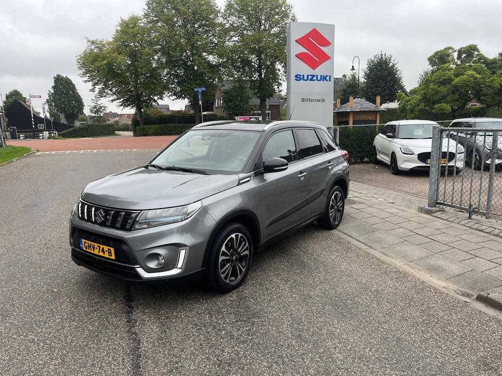 Suzuki Vitara 1.5 Hybrid Style AUTOMAAT // 10 jaar garantie // Panorama dak // Dealer onderhouden // Rijklaarprijs!