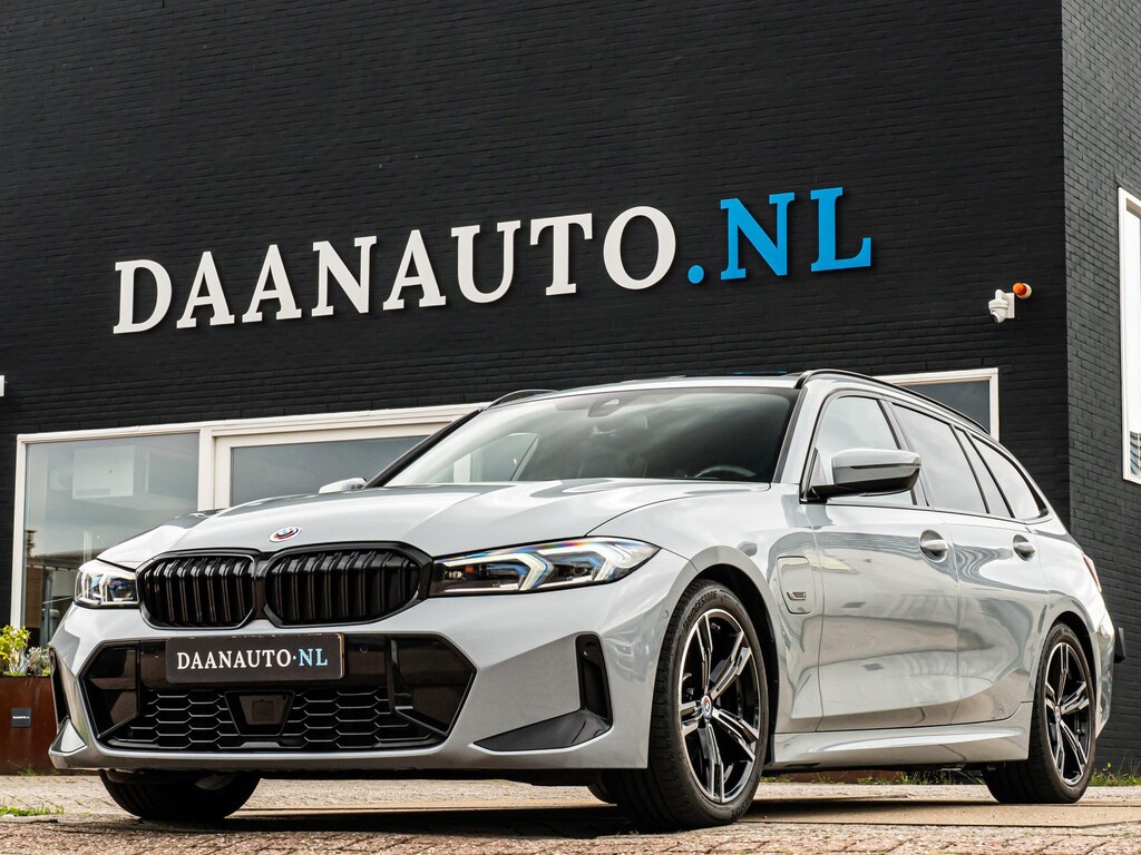 BMW 3-Serie 330e Touring M Sport Pano HUD Keyless Laser