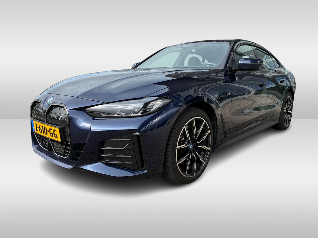 BMW i4 eDrive35 High Executive 70 kWh / Trekhaak / Schuifdak / 360Camera / Head-up / Harman Kardon / Leder / 19'' / Keyless / Sfeerverlichting / Stuur+Stoelverwarming / Dodehoek / DAB / ACC
