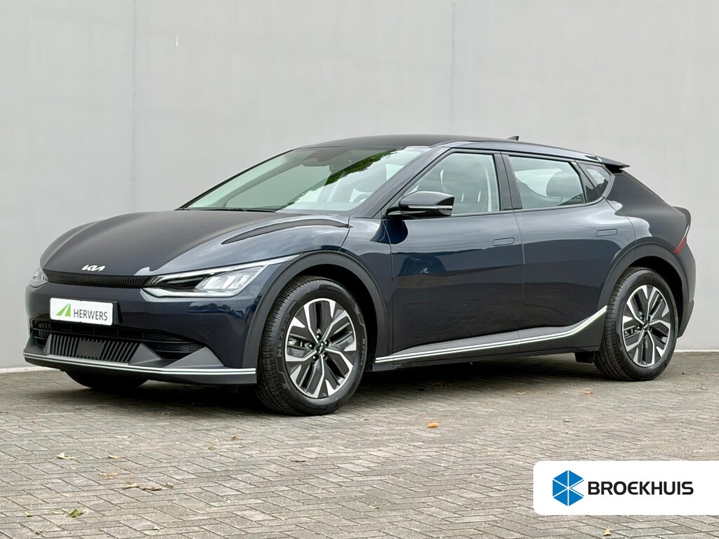 Kia EV6 Edition 77.4 kWh / SOH 100% / Fabrieksgarantie t/m 05-2032 / 1.600 kg trekgewicht / Android Auto & Apple Carplay / Navigatie / Cruise Control Adaptief / Climate Control / DAB / Draadloze Telefoonlader / Camera / Parkeer assistent / 19" Lichtmetalen Wielen / Keyless entry & start /