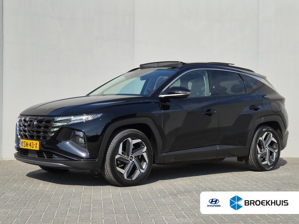 Hyundai Tucson 1.6 T-GDI PHEV Comfort Smart Sky 4WD / Dealeronderhouden / Fabrieksgarantie tot 06-2027 / Glazen schuif- en kanteldak / Stuur- & Stoelverwarming / Trekgewicht 1350 kg / Adaptief cruise control / Achteruitrijcamera / Krell Audio Systeem /