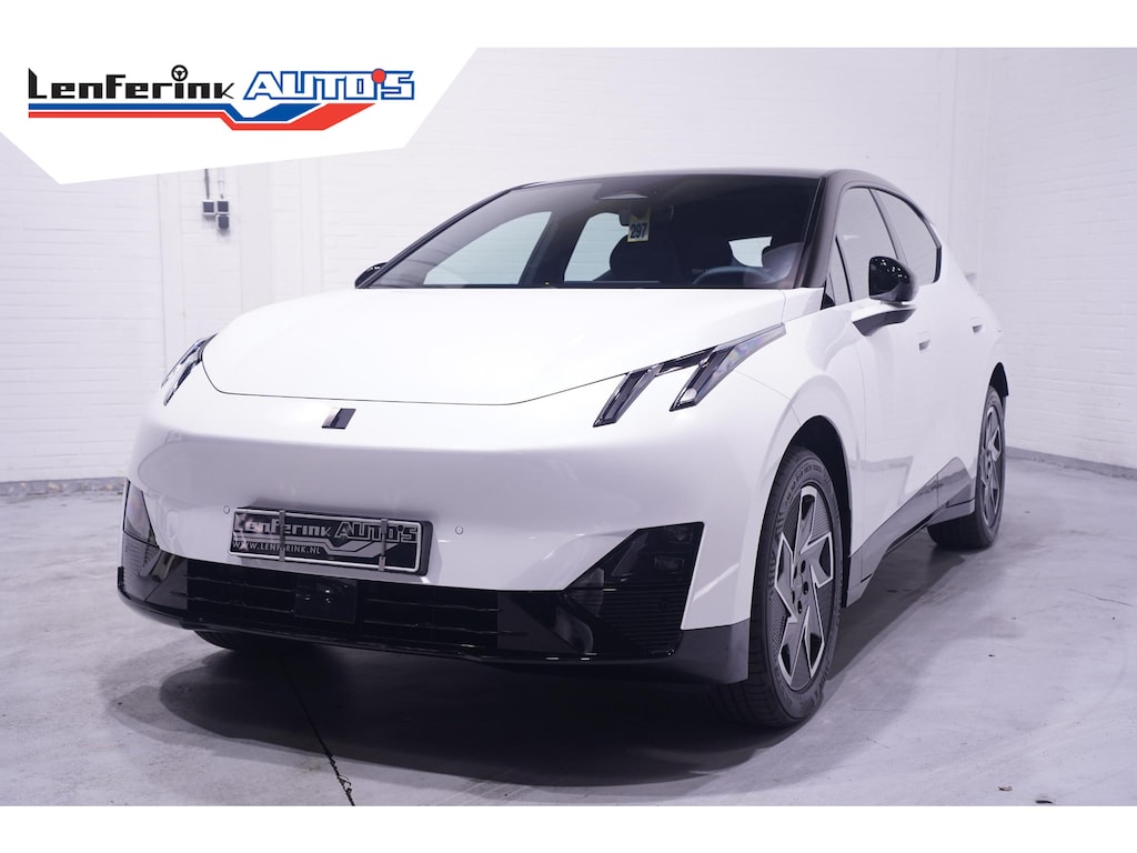 Lynk & Co 02 Core 66 kWh SOH 99% Apple Carplay Panoramadak Achteruitrijcamera Clima Stoelverwarming Navi LMV "19"