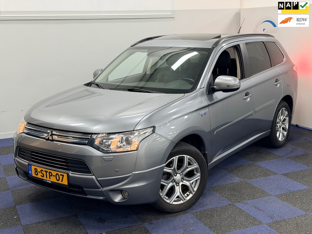 Mitsubishi Outlander 2.0 PHEV Instyle+ / WINTERSET / SCHUIFKANTELDAK / NETTE AUTO