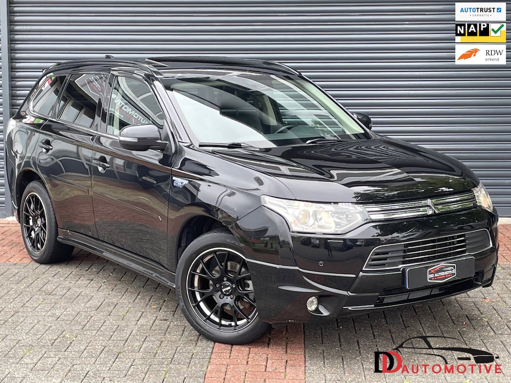 Mitsubishi Outlander 2.0 PHEV Instyle+ Schuifdak | Trekhaak | Camera | Acc | Leder