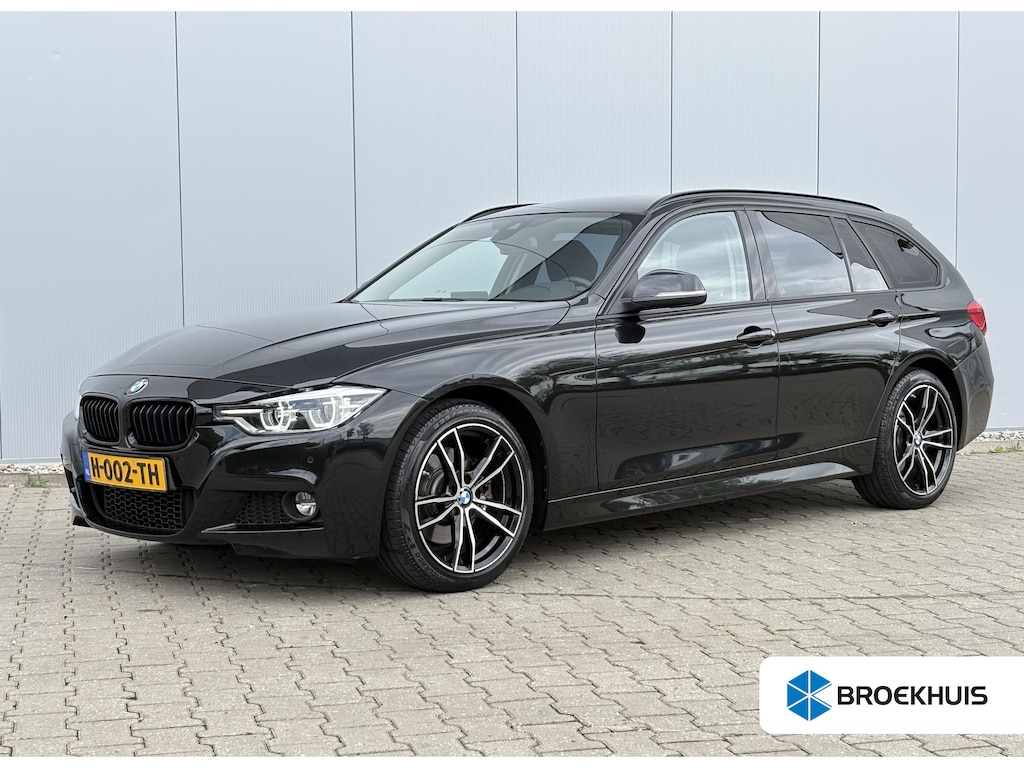 BMW 3-Serie Touring 330i xDrive High Executive / 252PK / AWD / Navigatie / Parkeersensoren Voor & Achter / Elektrische achterklep / Stoelverwarming voor / LMV / Historie aanwezig / 1ste Eigenaar 5 jaar in NL / 1800KG Trekgewicht / BMW Led lampen /