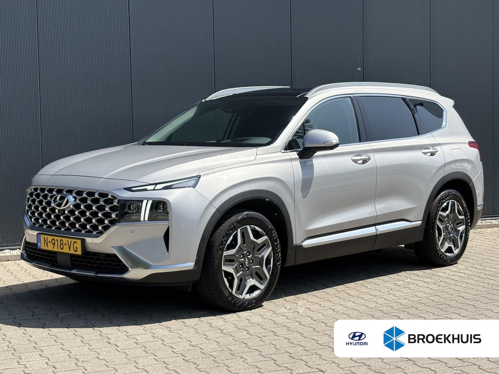 Hyundai Santa Fe 1.6 T-GDI PHEV Premium Sky 7p. SOH 100% / Elektrisch glazen panorama-dak / Automaat / All-season banden / Navigatie / Apple Carplay/Android Auto / Stoel verwarming/verkoeling / Airco separaat achter / Achter stoelverwarming / Cruise Control /