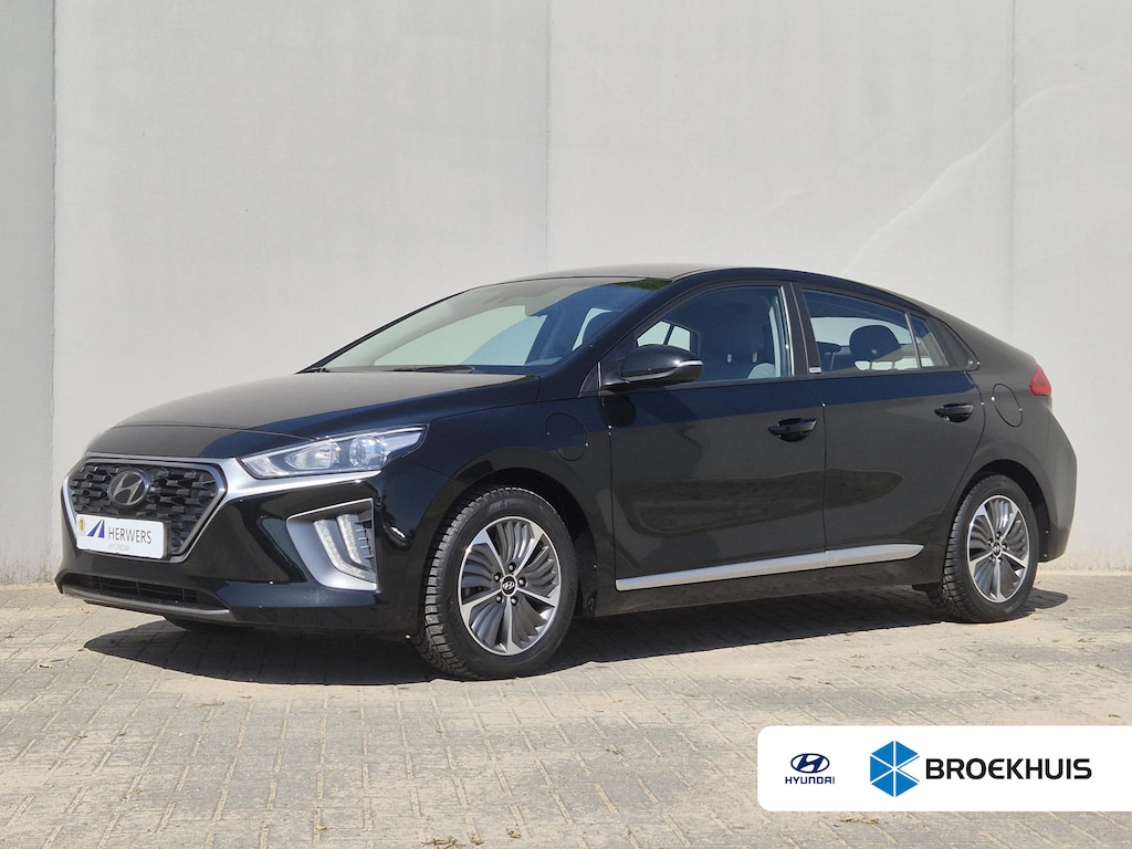 Hyundai Ioniq 1.6 GDi PHEV Comfort / SOH 95.9% / All season banden / Stuur- & Stoelverwarming / Navigatie via Apple Carplay of Android Auto / Achteruitrijcamera / Cruise control / Parkeersensoren achter / Climate control /