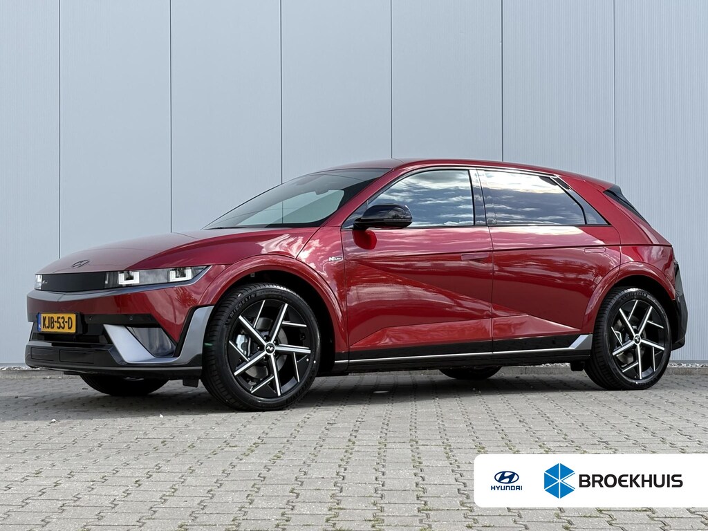 Hyundai Ioniq 5 N Line Business 84 kWh / Ultimate Red / 20" lichtmetalen velgen / Apple Carplay/Android Auto / Achterruitrijcamera / Adaptieve Cruise control / DAB ontvanger / Dodehoekdetectie met correctie/ N line exterieur / Warmtepomp