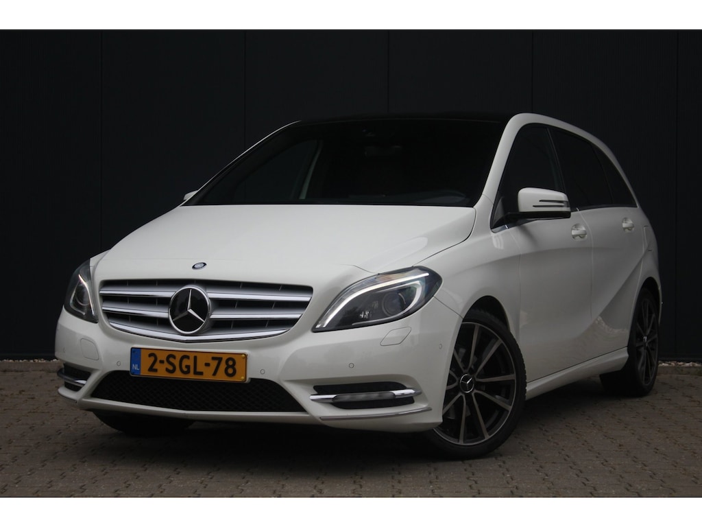 Mercedes-Benz B-klasse 200 Ambition | Dealer onderhouden | Trekhaak | Automaat | Stoelverwarming | Airco | Cruise | PDC | NAP |