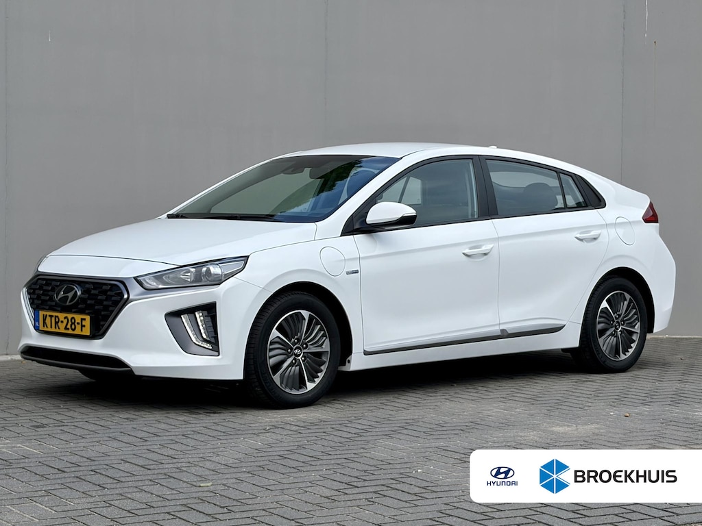Hyundai Ioniq 1.6 GDi Comfort - Plus / Dealer Onderhouden / Stuur- & Stoelverwarming / Navigatie via Apple Carplay of Android Auto / Achteruitrijcamera / Cruise control / Parkeersensoren achter / Climate control / / Dealer Onderhouden / Stuur- & Stoelverwarming / Navigatie via Apple Carplay of Android Auto / Achteruitrijcamera / Cruise control / Parkeersensoren achter / Climate control /