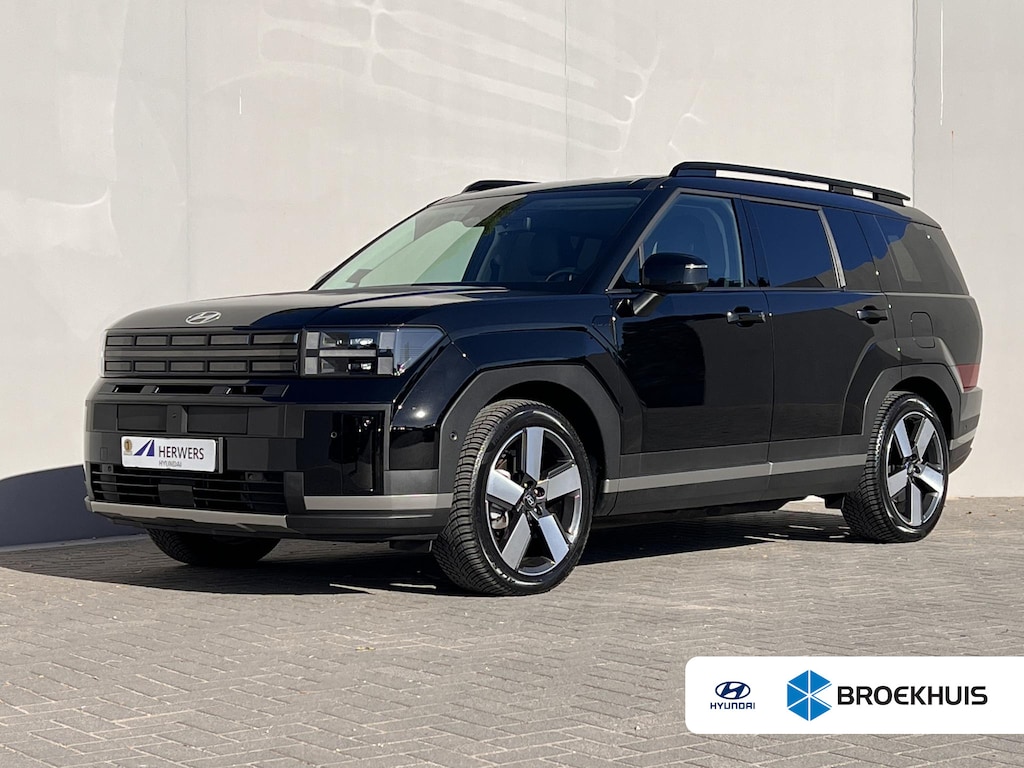 Hyundai Santa Fe 1.6 T-GDI PHEV Premium 4WD / Fabrieksgarantie tot 12-2029 / Dealer onderhouden / Afneembare Trekhaak / HUD / EAER 54 km / Camera 360° / Stoelventilatie / Stuur-, stoel- & achterbankverwarming / 20" LM wielen & All Season banden / | Achterbank verwarmd | Achteruitrij assistent | Afneembare trekhaak 1.010 kg