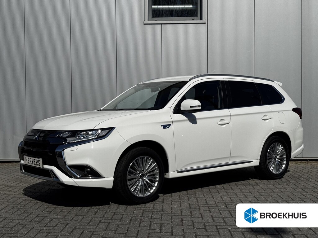 Mitsubishi Outlander 2.4 PHEV Intense+ / Trekhaak Afneembaar / Trekgewicht 1.500 KG / Stoelverwarming / Achteruitrijcamera / Navigatie / Apple CarPlay & Android Auto / Stoel verwarming voor / SoH 73% /