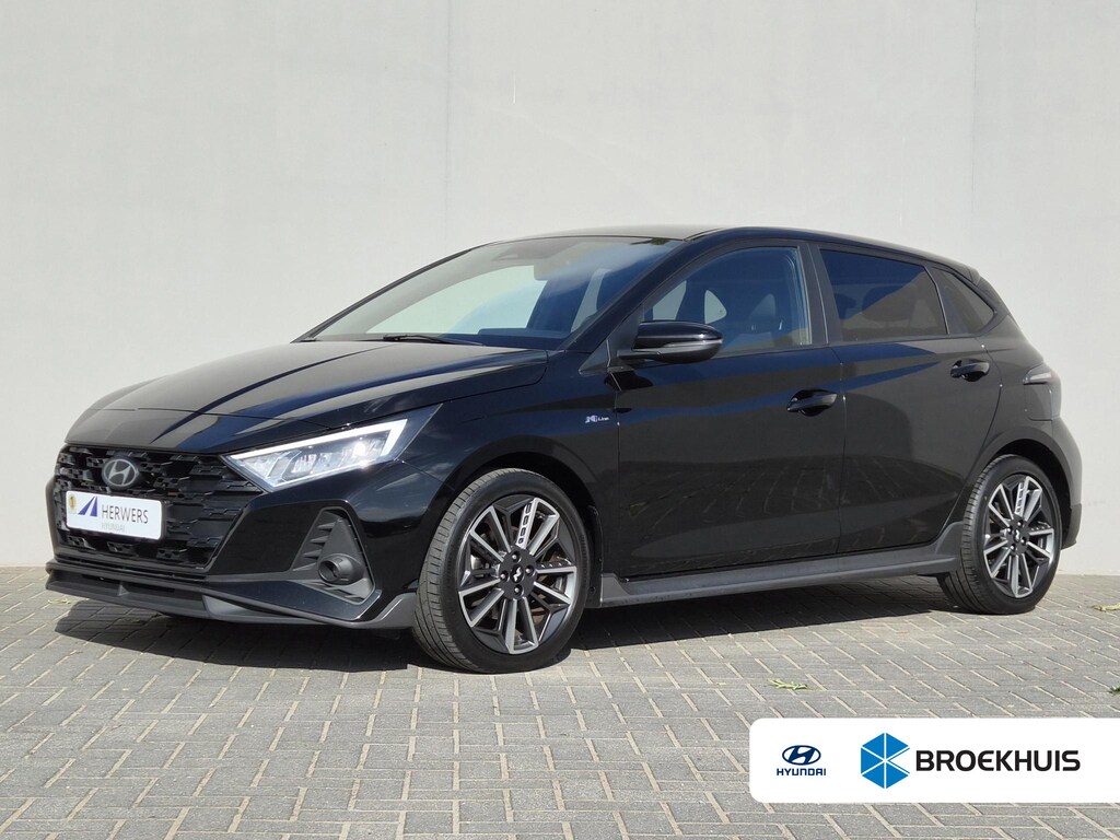 Hyundai i20 1.0 T-GDI Premium / Navigatie via Apple Carplay of Android Auto / Stuur- & Stoel verwarming / Achteruitrijcamera / Cruise control / Parkeersensoren achter / Climate control / Trekgewicht 1110 kg /