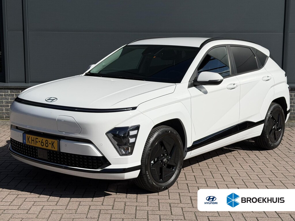 Hyundai Kona Electric Pure Edition 64.8 kWh / Navigatie / Apple Carplay & Android Auto / Airco / Achteruitrijcamera / Stuur & Stoelverwarming /