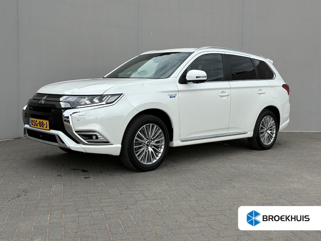 Mitsubishi Outlander 2.4 PHEV S-Edition / Elektrische achterklep / Trekgewicht 1500 kg / Rondomzicht camera / cruise control / Keyless Entry/Start / Stuur-& Stoelverwarming /
