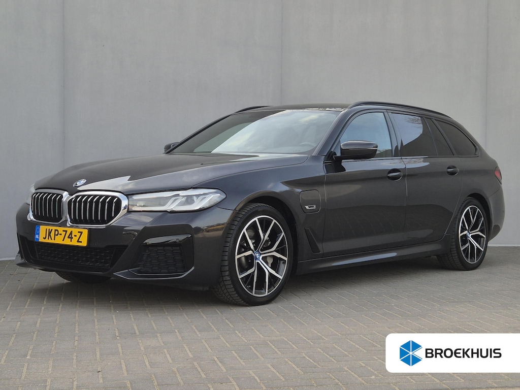 BMW 5-Serie Touring 530e xDrive Business Edition Plus / Accu SOH 98% / Drie fase laden / Apple Carplay Android Auto / Trekgewicht 2000 kg / Elektrische achterklep / Achteruitrijcamera / Cruise control / Keyless Entry/Start / Climate control /
