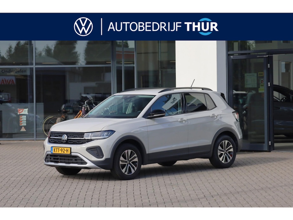 Volkswagen T-Cross 1.0 TSI Life Edition 60 maanden / 100.000km garantie, discover pro navigatie, parkeersensoren voor en achter (PDC), dodehoekdetectie (Side Assist), privacy glas, 16" 'Zurich' LMV, verwarmbare voorstoelen, climatronic, draadloos Apple Carplay & Android Auto, draadloze telefoonlader, adaptieve cruise control (ACC), multifunctioneel lederen stuurwiel, ambiente verlichting, regensensor, LED koplampen, elektrisch verstel-, verwarm- en inklapbare buitenspiegels etc.