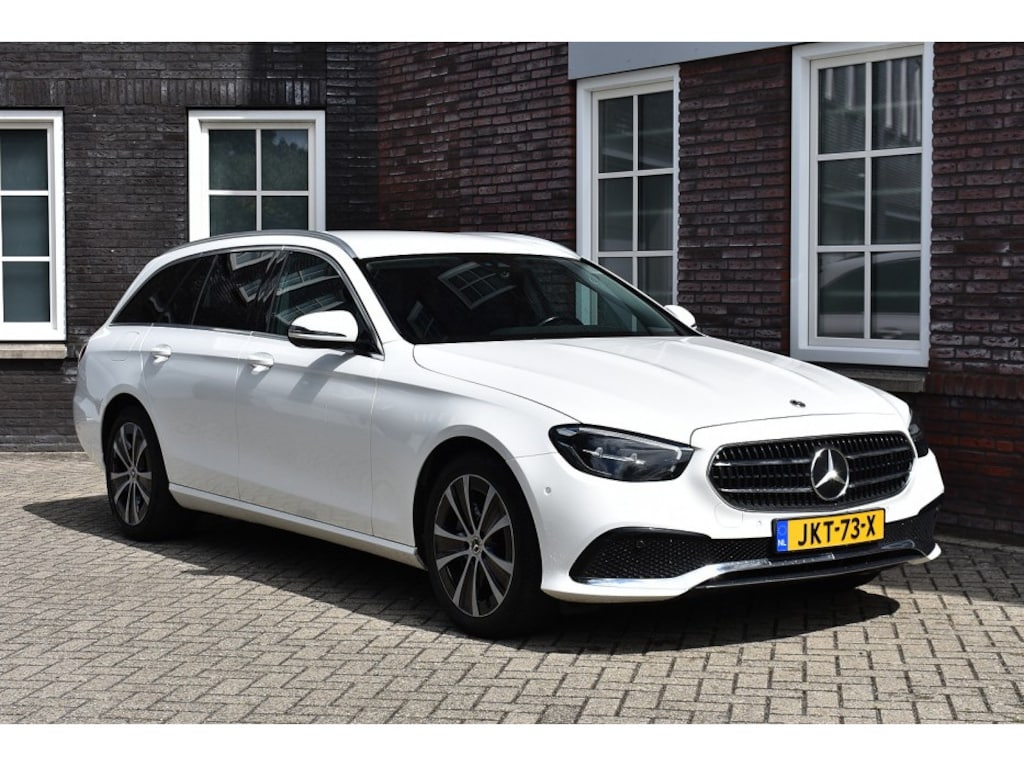 Mercedes-Benz E-klasse 300 e Luxury Line Wij zijn op afspraak geopend! Graag bellen voor uw komst.