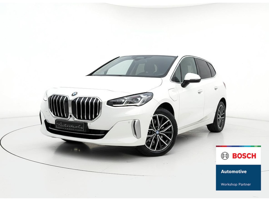 BMW 2-Serie Active Tourer 225e xDrive HARMAN KARDON - TREKHAAK - STOELVERWARMING