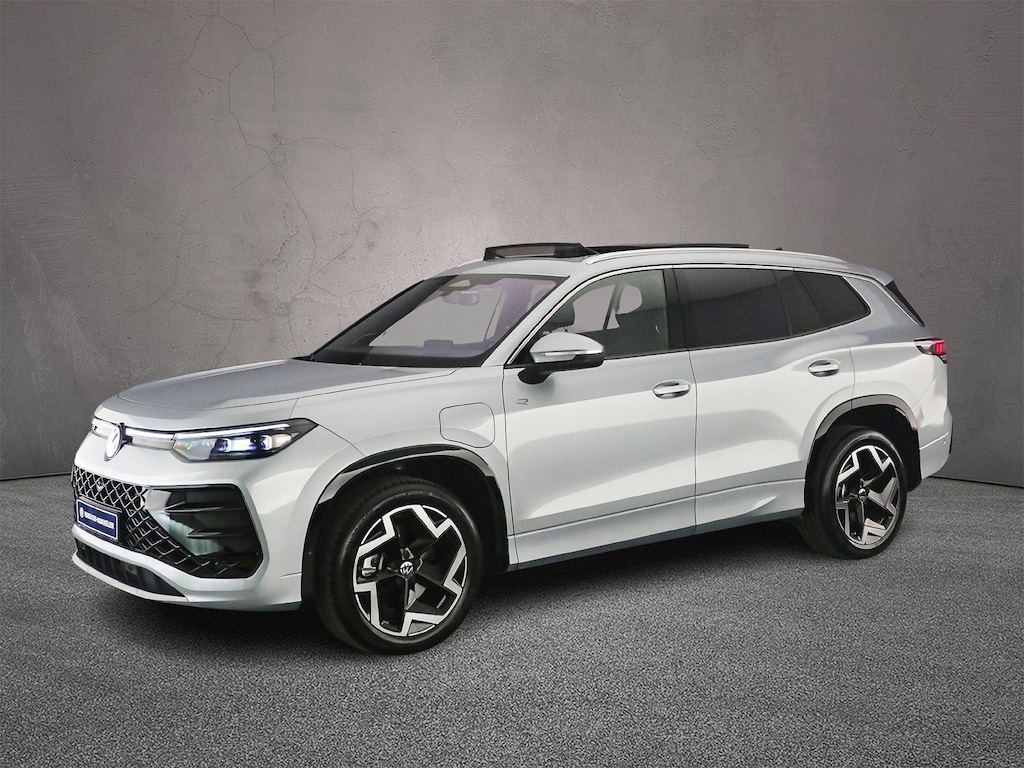Volkswagen Tayron 1.5 eHybrid R-Line Edition 272pk DSG Automaat, Trekhaak, Panoramadak, Lederen bekleding, Harman Kardon, 360 camera, Adaptive cruise control, Stoelverwarming, Stuurverwarming, Matrix LED koplampen, Navigatie, App-connect