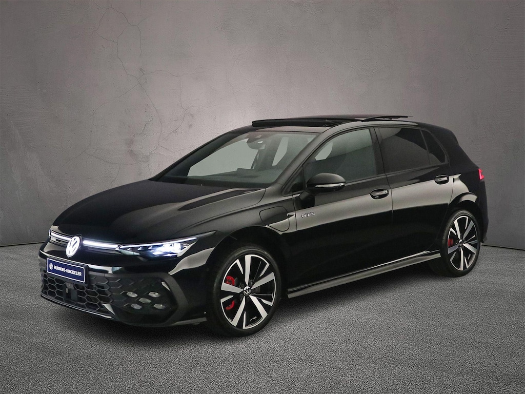 Volkswagen Golf 1.5 eHybrid GTE 272pk DSG Automaat, Trekhaak, Panoramadak, 360 camera, Stoelverwarming, Stuurverwarming, Parkeersensoren, Dodehoeksensoren, Navigatie, App-connect