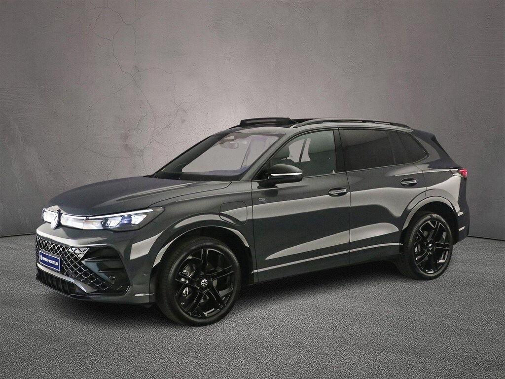 Volkswagen Tiguan 1.5 eHybrid R-Line Edition 272pk DSG Automaat, Trekhaak, Panoramadak, Lederen bekleding, Harman Kardon, 360 camera, Stoelverwarming, Stuurverwarming, Navigatie, App-connect, Matrix LED-koplampen