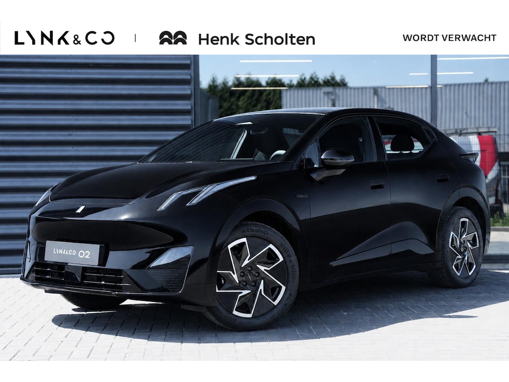 Lynk & Co 02 Business Edition 66 kWh | Uit Voorraad Leverbaar | 1600KG Trekgewicht | Stoelverwarming | Apple CarPlay | Android Auto | Achteruitrijcamera | Panoramadak | Elektrische Achterklep | Keyles Entry | Regensensor |