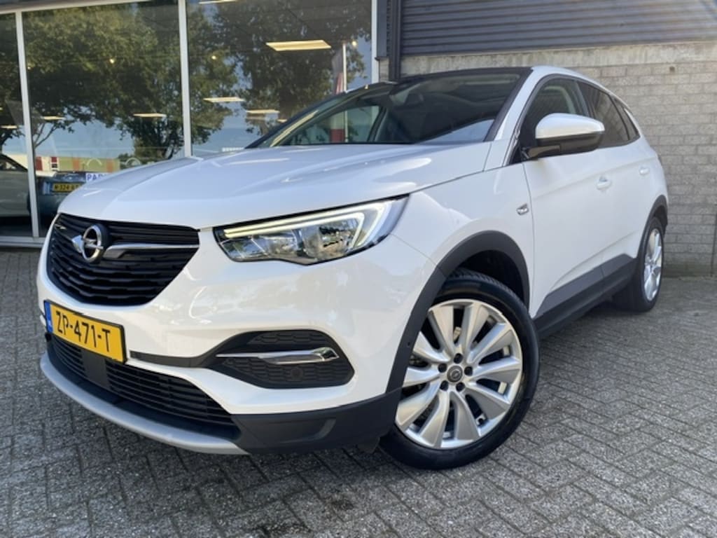 Opel Grandland X 1.2 Turbo Business Executive Pano