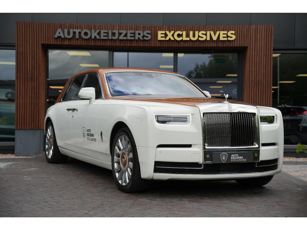Rolls-Royce Phantom 6.7 V12 Starlight Headliner Rear Theatre Individual Rear Seats 22-Inch Polished Wheels