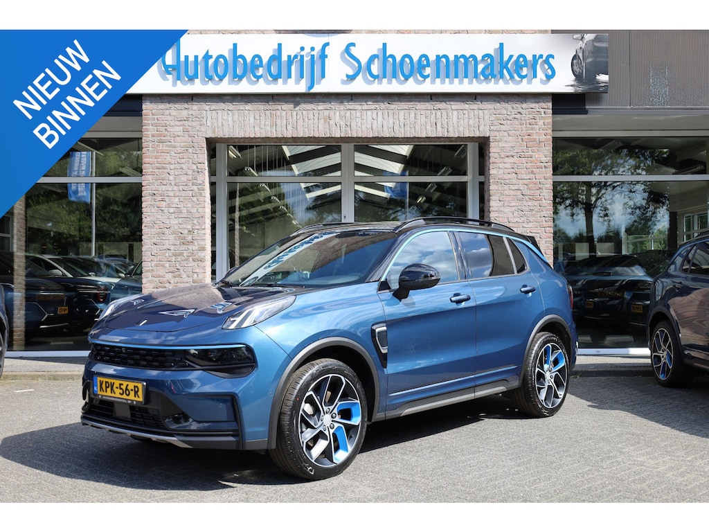 Lynk & Co 01 1.5 MY23! ZWARTE-HEMEL ROLHOES MY23 360-CAMERA PANO/SCHUIF INFINITY DAB NAVI CARPLAY STOELVERWARMING ELEK.ACHTERKLEP 20"LMV