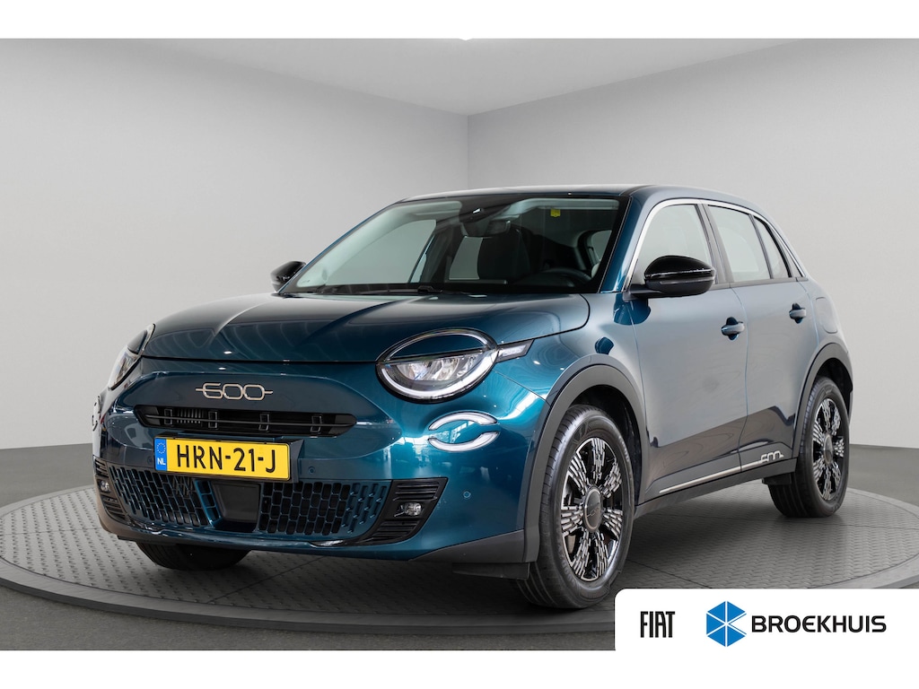 Fiat 600 1.2 Hybrid Urban | Stoelverwarming | Camera | Navigatie | Climate Controle | Apple Carplay & Android Auto | Parkeersensoren |