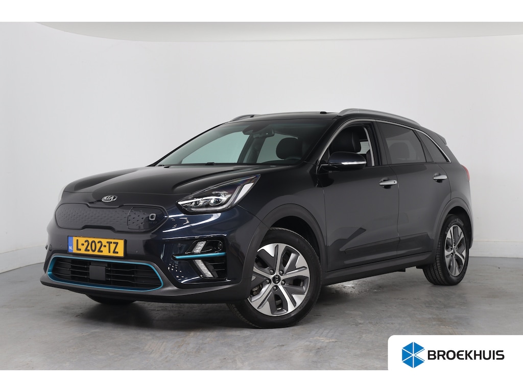 Kia Niro EV e-Niro DynamicPlusLine 64 kWh | 1e Eigenaar! | Open Dak | Stoel/Stuur Verwarming | Camera | Navi | Cruise Adaptive | Clima | DAB | Parkeersensoren V+A | DAB | Lichtmetalen Velgen
