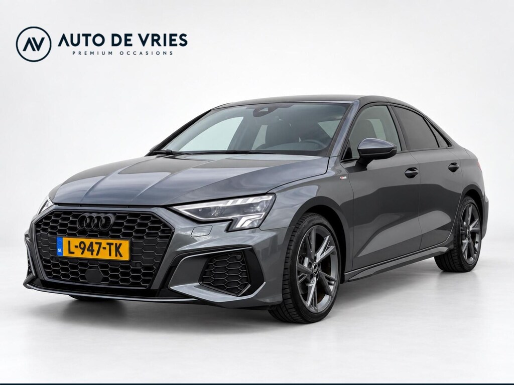 Audi A3 Limousine 30 TFSI Automaat S Edition S-Line | Blackline | Carplay | Camera | Stoelverwarming