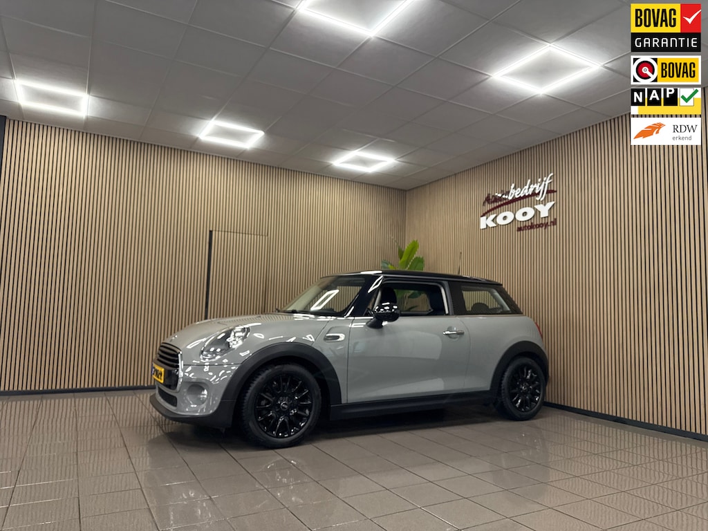 MINI Cooper 3-Deurs 1.5 * Automaat / 1e Eig / Navigatie / LM Velgen / Cruise control / NL Auto *