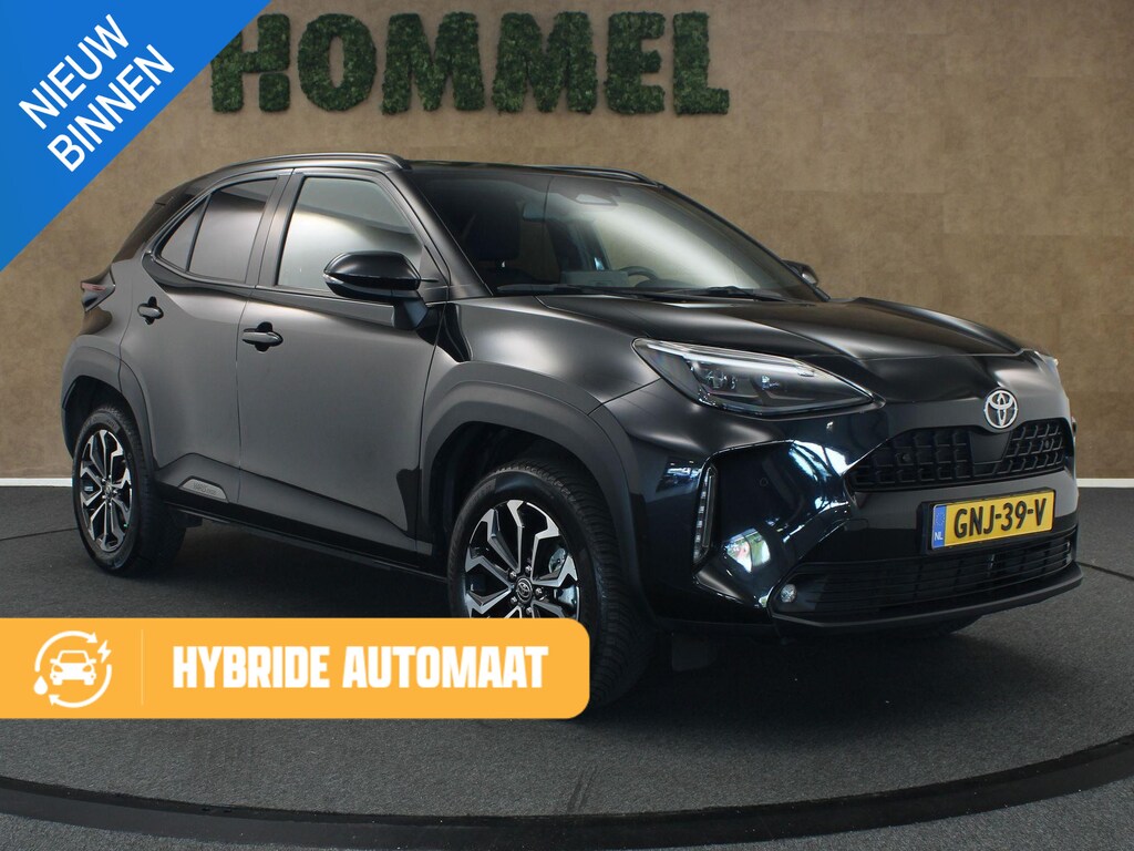 Toyota Yaris Cross 1.5 Hybrid 130 Dynamic - 17 INCH LICHT METALEN VELGEN MET MICHELIN CROSS CLIMATE BANDEN - NAVIGATIE - PARKEERSENSOREN VOOR/ ACHTER - CLIMATE CONTROL - CAMERA - VOORSTOELEN VERWARMD - KEYLESS ENTRY/ START - DODEHOEK DETECTIE - DRAADLOZE TELEFOONLADER - STUUR/ VOORRUIT VERWARMD