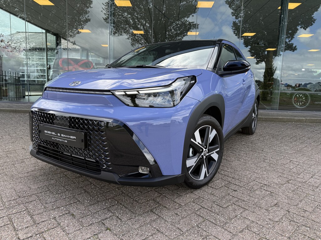 Toyota Aygo X Hybrid 115 pulse Automaat ** Stoelverwarming ** Camera ** Carplay **