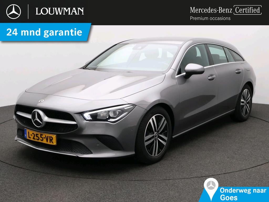 Mercedes-Benz CLA Shooting Brake 180 Business Solution Luxury Trekhaak | Parkeerpakket met achteruitrijcamera | Sfeerverlichting | Ledkoplampen | Stoelverwarming. Inclusief 24 maanden Mercedes-Benz Certified garantie voor Europa.