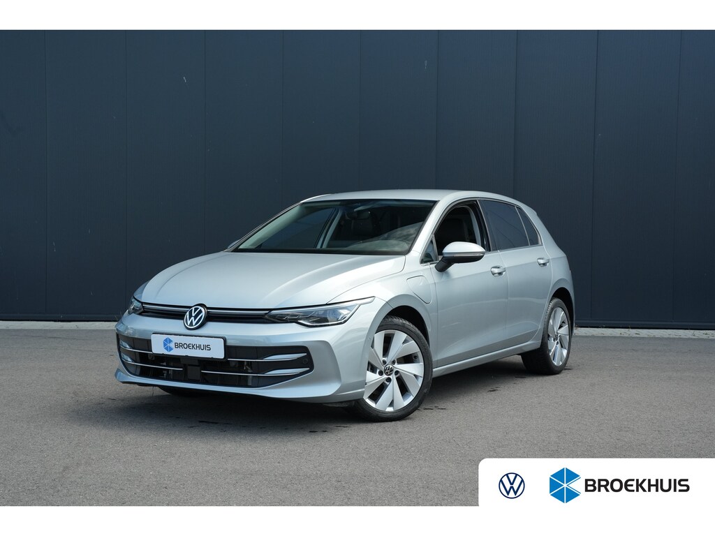 Volkswagen Golf 1.5 eHybrid Life Edition | ErgoActive Massage | Leder / Alcantara | Camera
