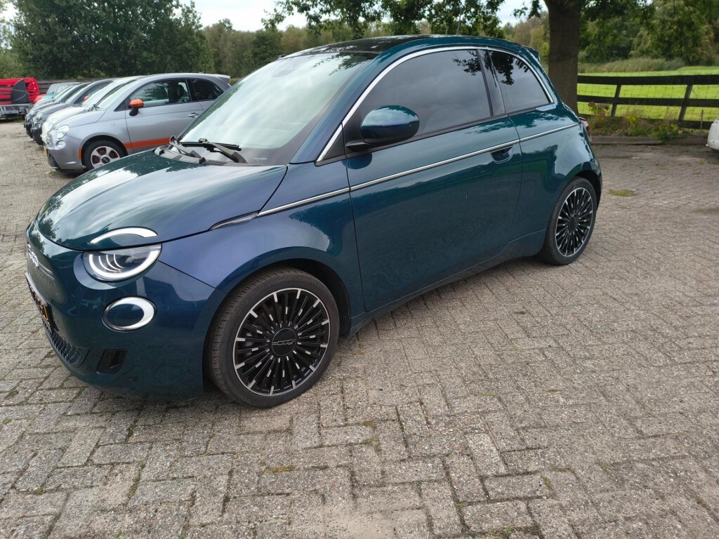 Fiat 500 E-La Prima-42KW-Snelladen-Carplay-Meer...