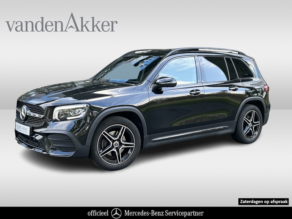 Mercedes-Benz GLB 180 AMG 7-pers. // Trekhaak // Panoramadak // Memory // Keyless // Carplay // MultiBeam LED // Nightpakket // Sfeerverlichting
