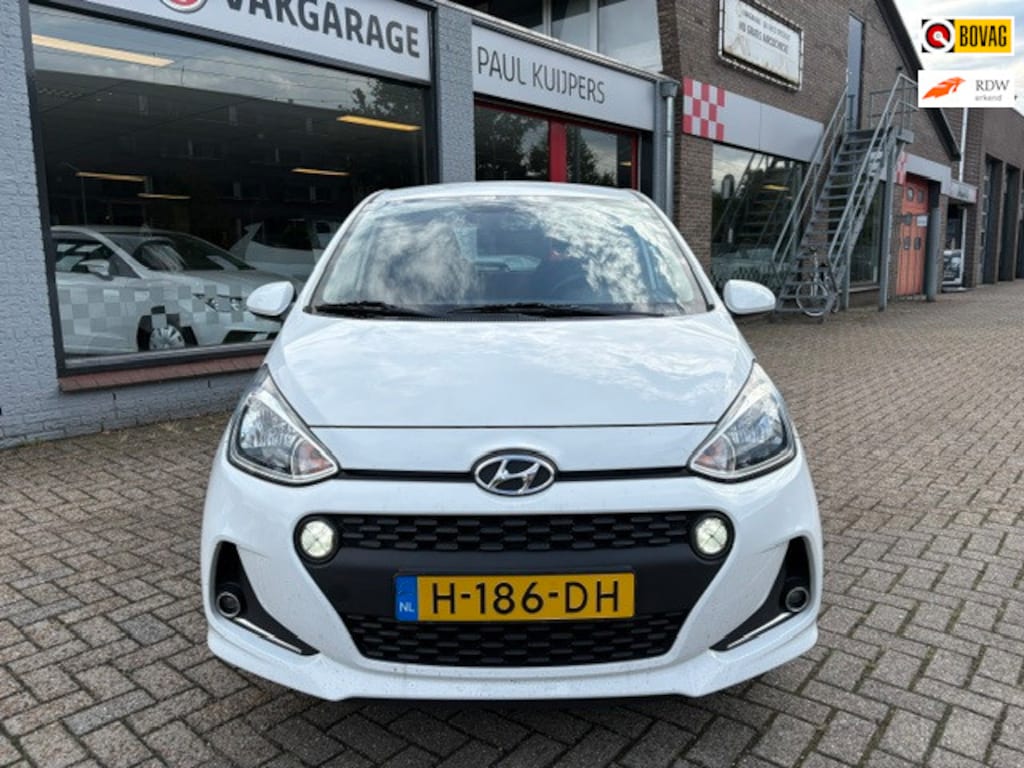 Hyundai i10 1.0i Comfort *navigatie + pdc + airco + Apple/AndroidCarPlay*