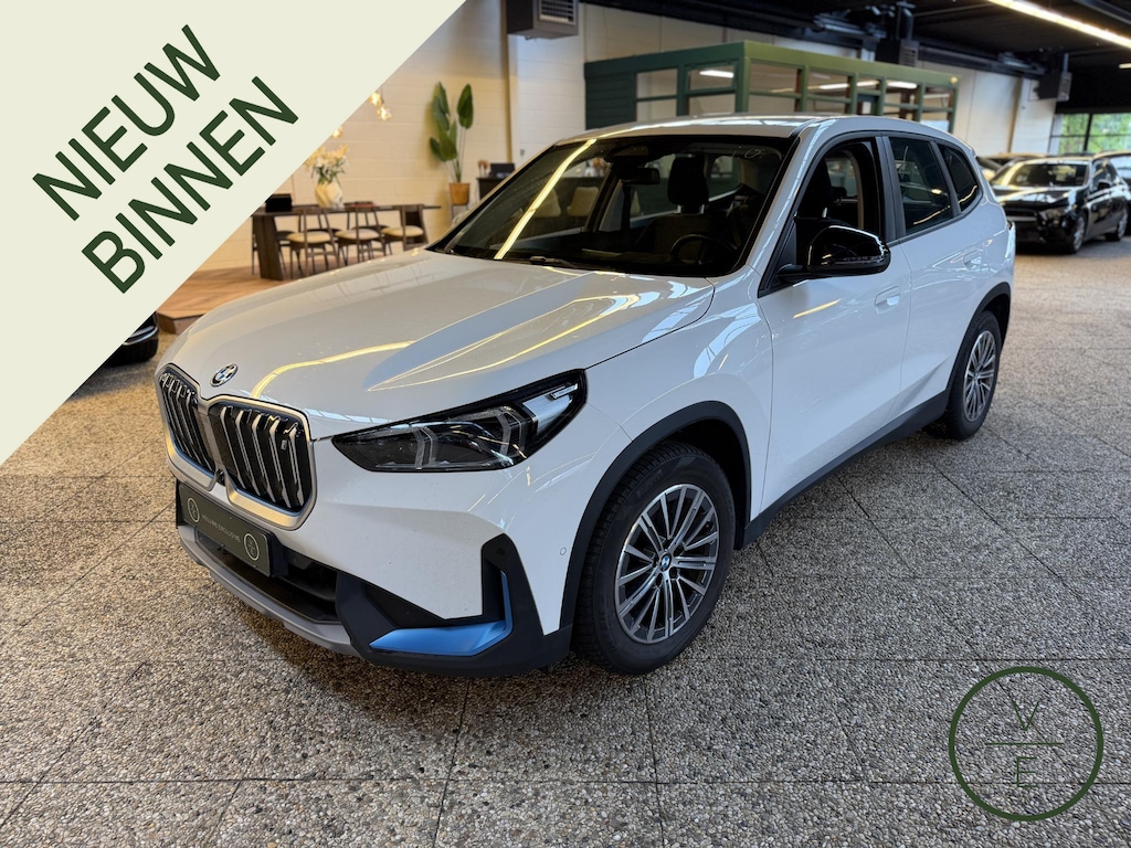 BMW iX1 xDrive30 Launch Edition 67 kWh | HUD | 360 | Keyles | BTW | LED |