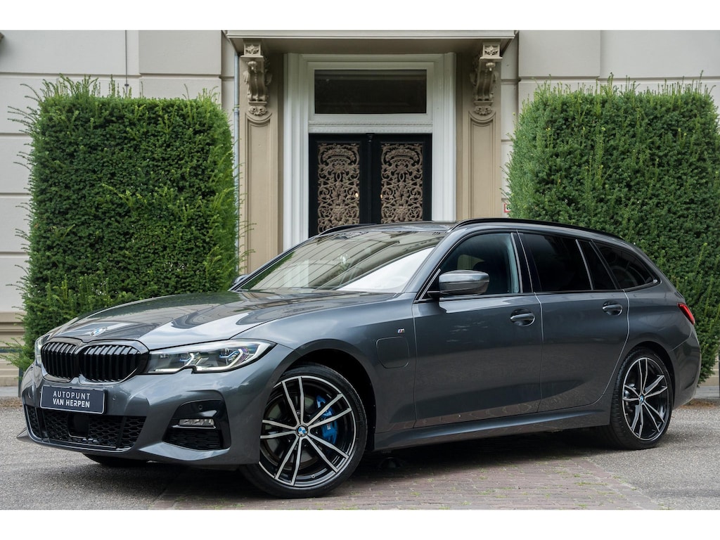 BMW 3-Serie Touring 330e xDrive M-Sport TREKHAAK | DRIVING ASS. PRO | LASER | LED
