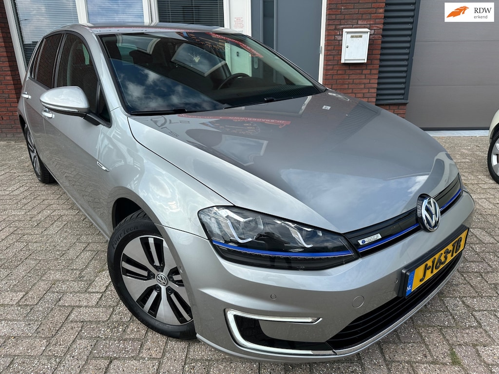 Volkswagen E-Golf E-Golf / Navi / Camera / Stoelverw / Park assist / Clima / Cruise / LED