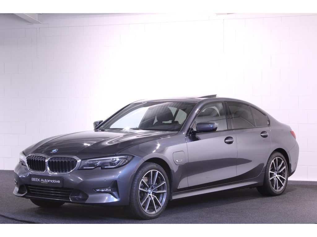 BMW 3-Serie 320e High Executive | M Sport | CAMERA | PANO |
