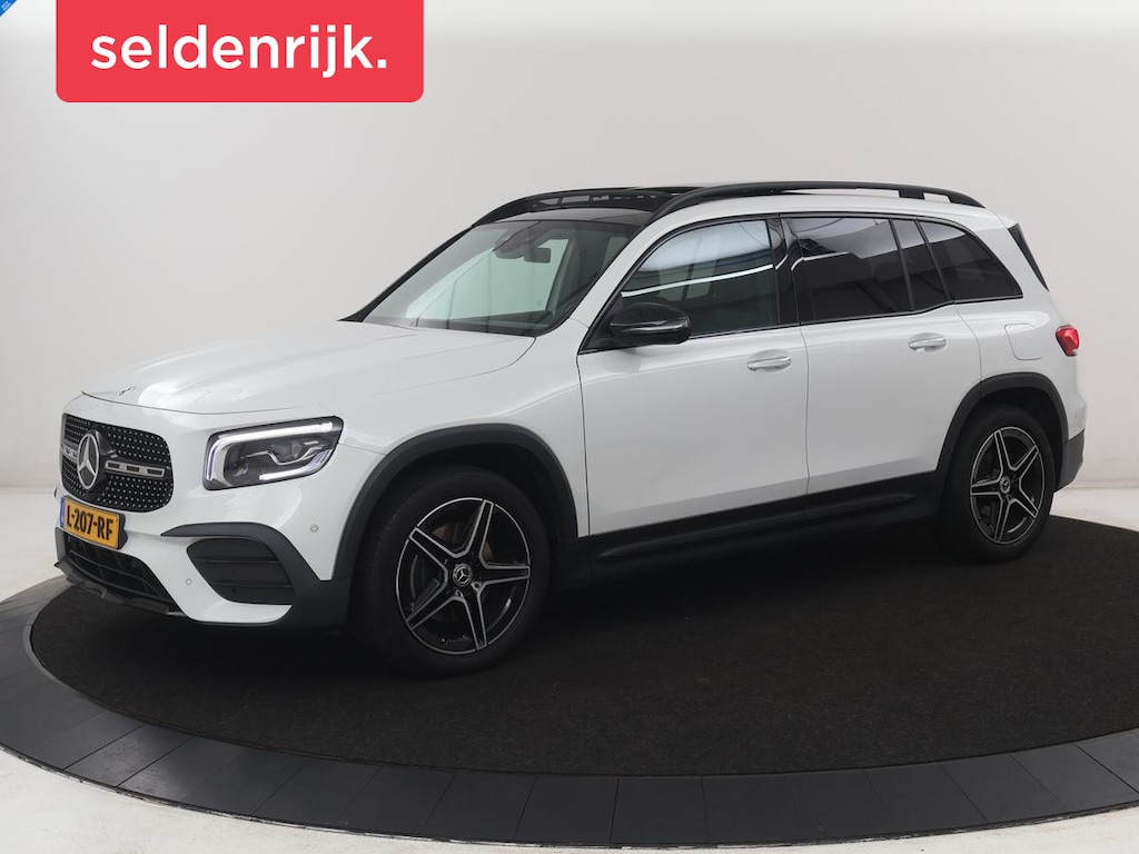Mercedes-Benz GLB 200 Business Solution AMG | Panoramadak | Memory | Leder/alcantara | Trekhaak | Cruise control | Stoelverwarming | Camera | Park assist | Sfeerverlichting | Carplay