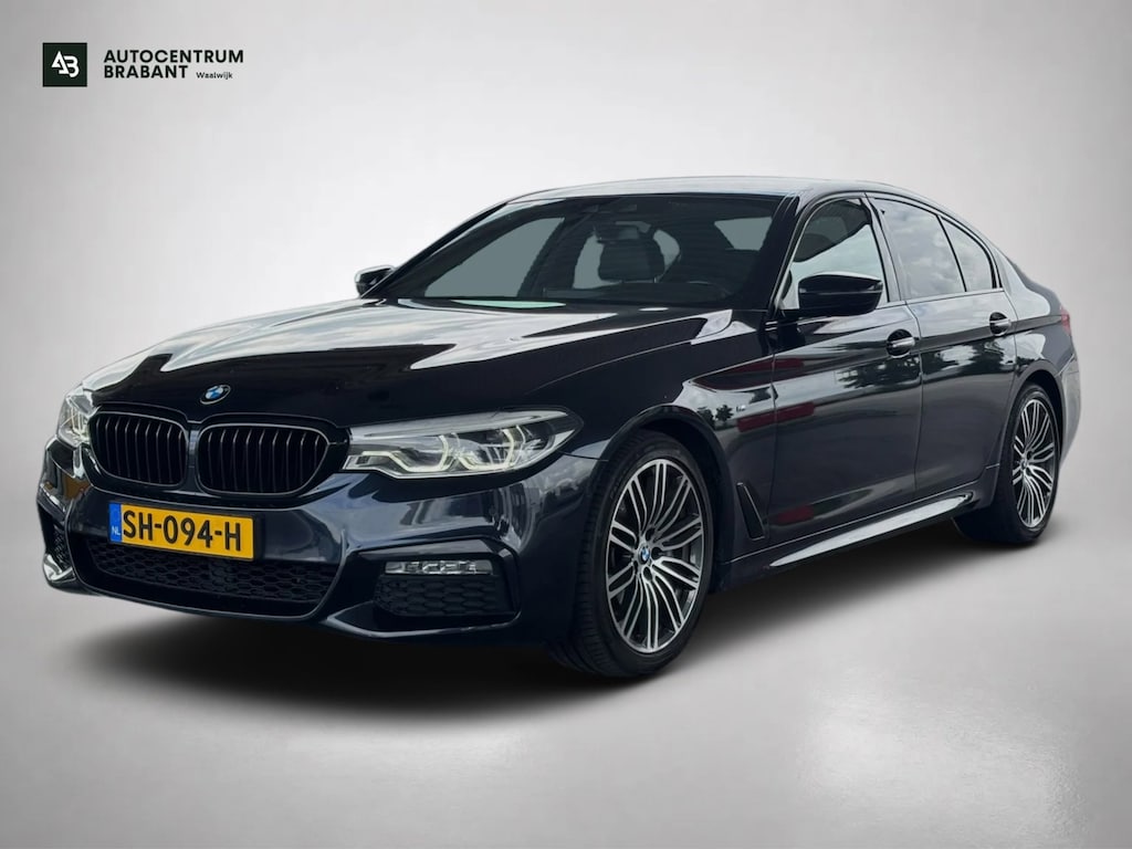 BMW 5-Serie 530i High Executive (NL-auto, Dealer OndH, Navi, StoelV, Harman/Kardon, Camera, Head-up, Comfort Stoelen, Etc)